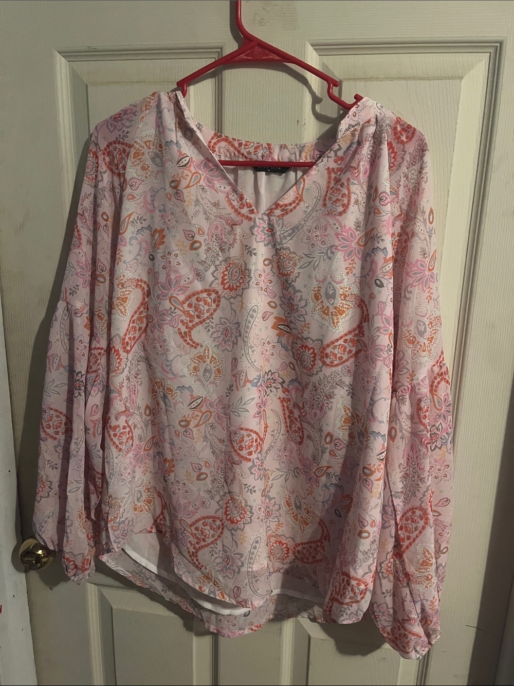 Light Pink Paisley V-Neck Balloon Sleeve Blouse